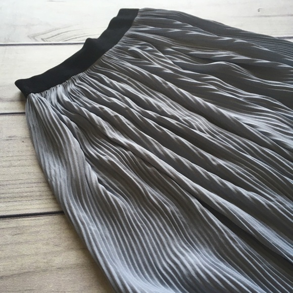 ZARA Pleated Pants - Picture 6 of 7